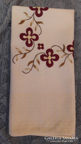 Burgundy floral tablecloth (l2887)