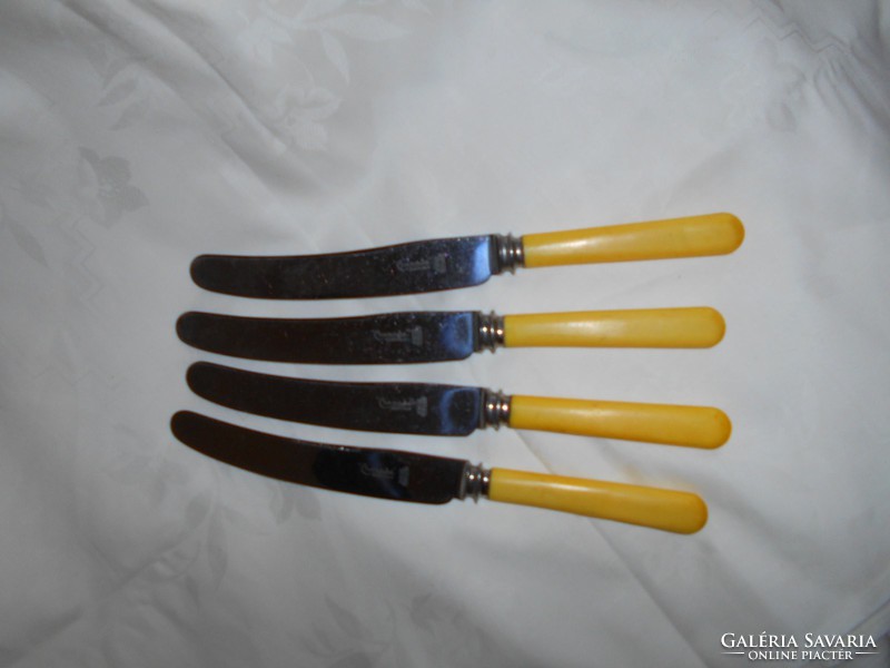 4 Sheffield English marked butter knives