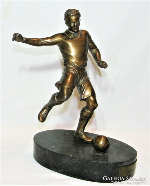 Futballista szobor - 1939-ből