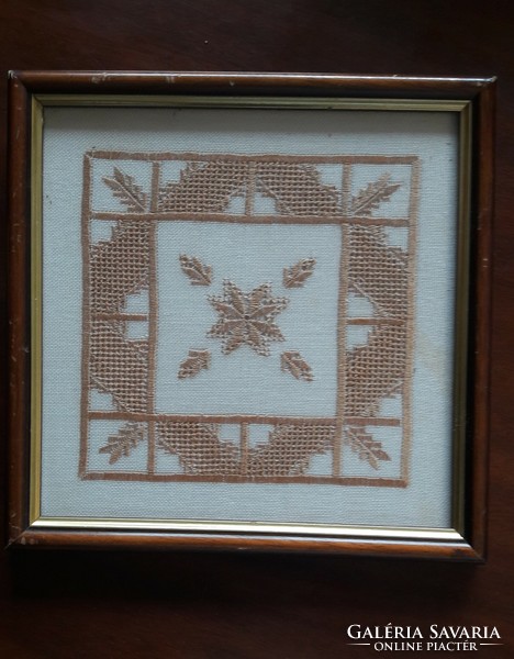 Bronze Cross Stitch Retro Image (m62)