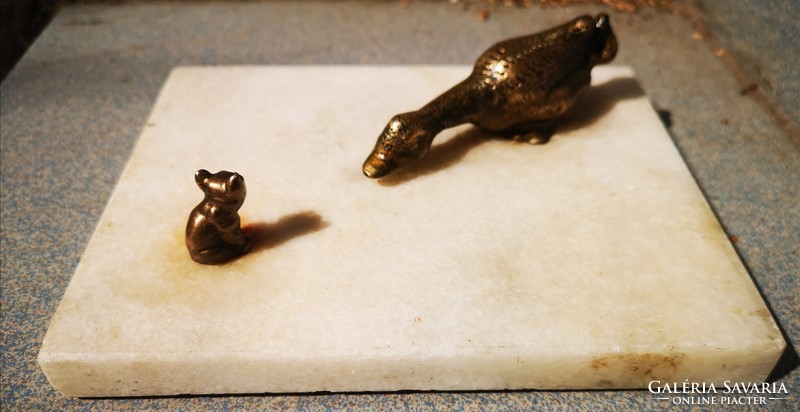 Bronze-copper statue goose puppy Great Dane, bulldog on a marble base, leaf weight Viennese bronze small