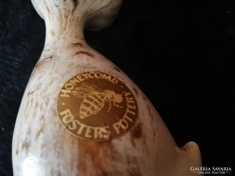 Honeycomb fosters pottery cica figura