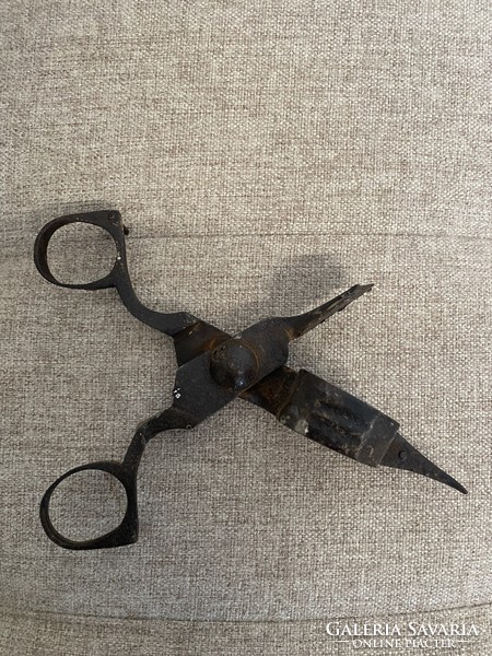 Antique candle tapping scissors a16
