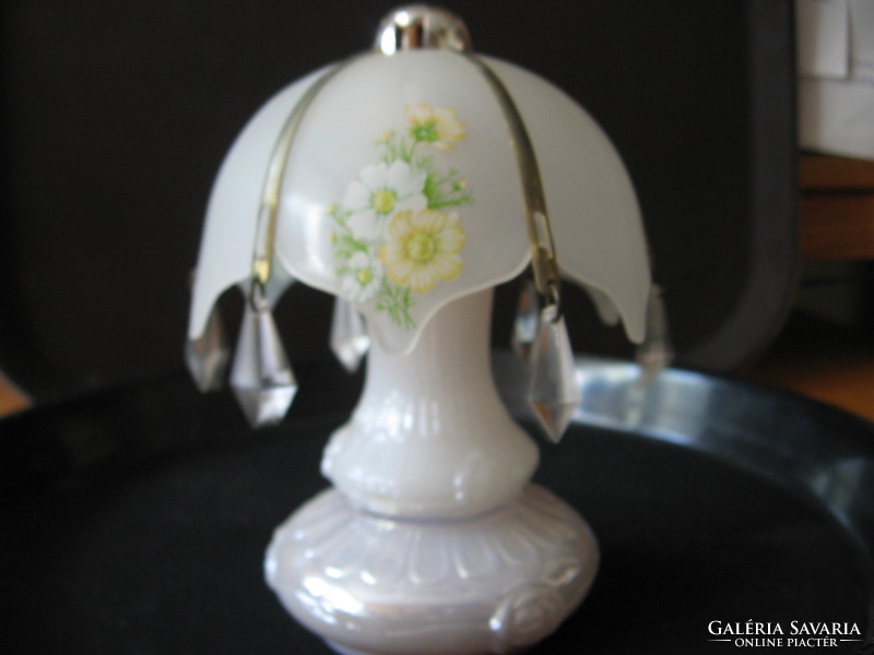 Milk glass luster fragrance vaporizing lamp