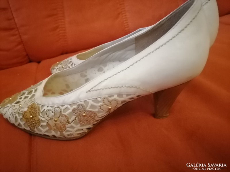 They are more beautiful than me plus size elegant casual fine Italian leather shoes 39 pearl white