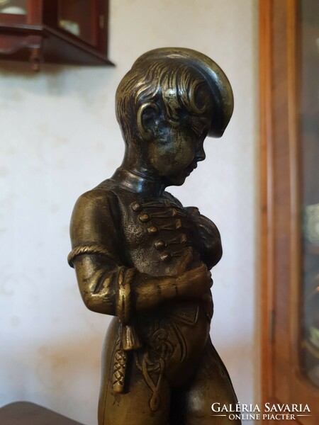 József Gondos - Nyalka boy - bronze statue
