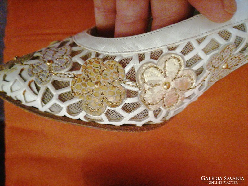 Szebbnél szebbek molett nálam elegáns alkalmi finom olasz bőr cipő 39 gyöngyházfehér