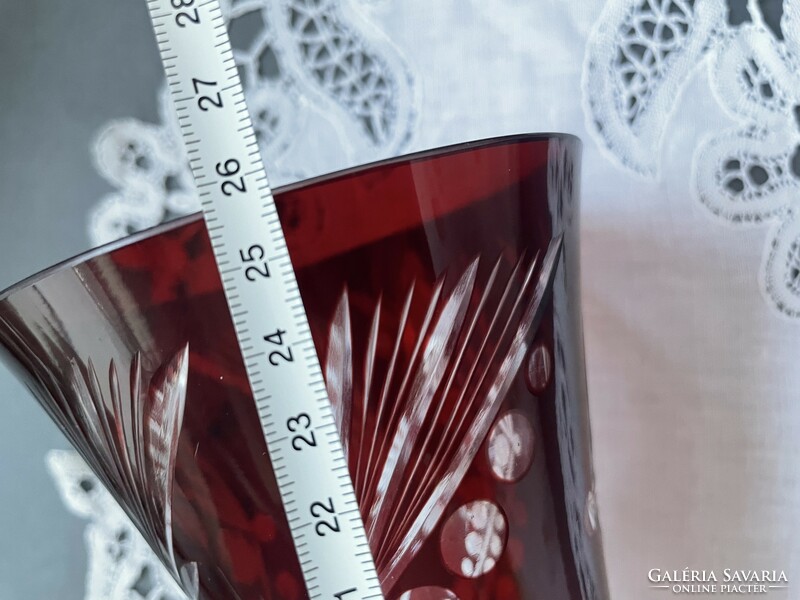 Gyönyörű rubin, bordó csiszolt kristály üveg váza, 26 cm, hibátlan.