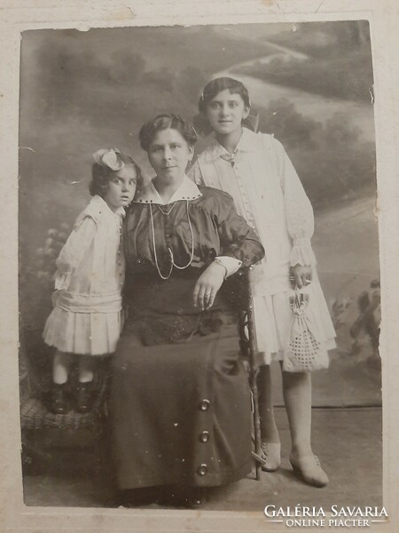 Régi fotó anya lányaival 1916 -ból