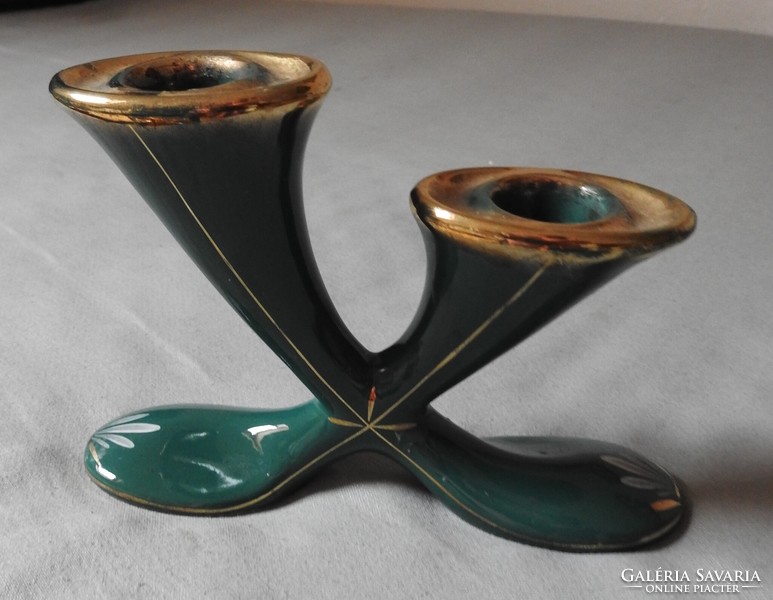 Asztali kétágú zöld kerámia  gyertyatartó – kézzel festett – aranyfestéssel