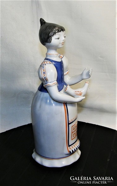 Girl with bird - i.O. Hóllóháza porcelain