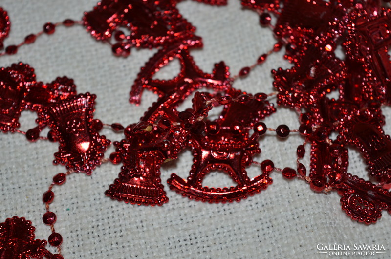 2,4 méter piros színű figurás műanyag dísz karácsonyfára