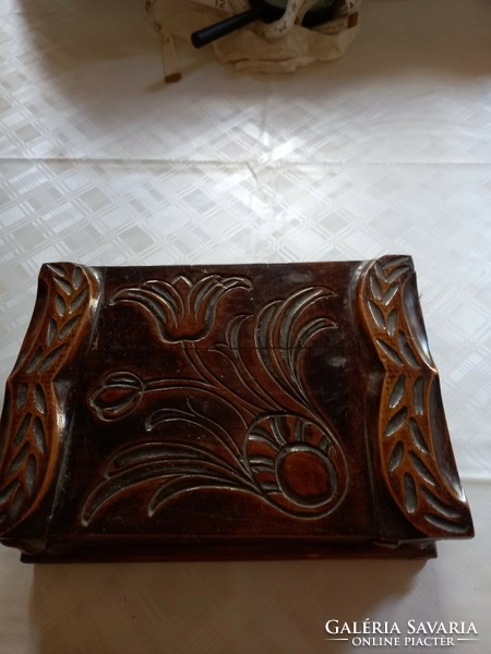 Regi antique carved wooden table with tulips