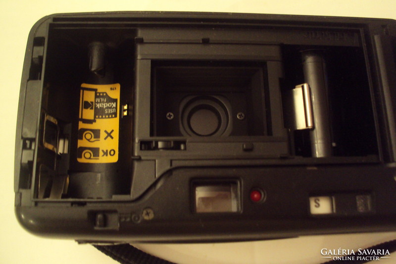 CHINON kompakt filmes fényképezőgép,gyári csuklópánttal...AUTO GL-S...1:4.5 f=35 mm.