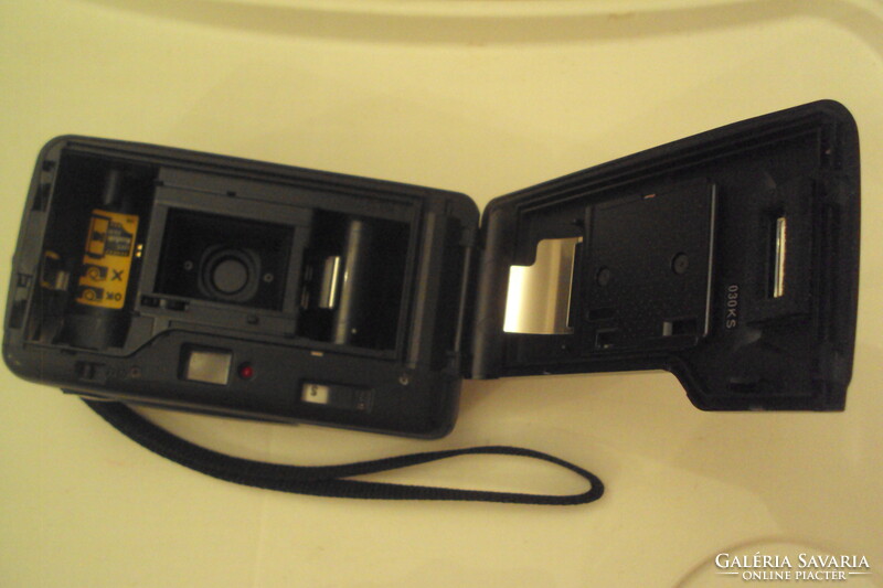 CHINON kompakt filmes fényképezőgép,gyári csuklópánttal...AUTO GL-S...1:4.5 f=35 mm.
