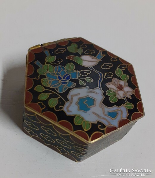 Old, beautiful condition, small compartmentalized enamel box with a bird scene on the top