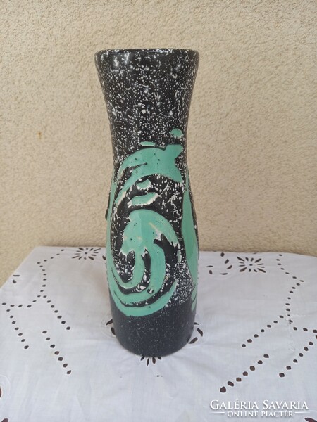 Retro ceramic vase_industrial