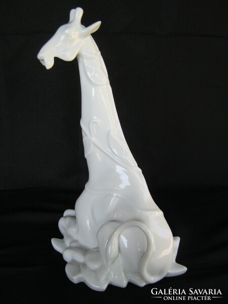 Hollóházi fehér porcelán zsiráf