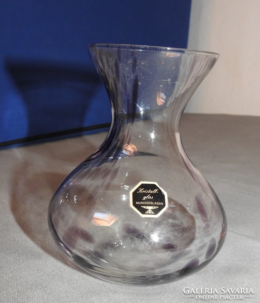 Kristallglas Handgeblagen – osztrák kristályváza lilás árnyalattal