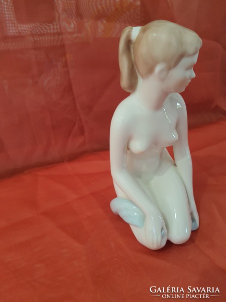Aquincum female nude. Kneeling woman.
