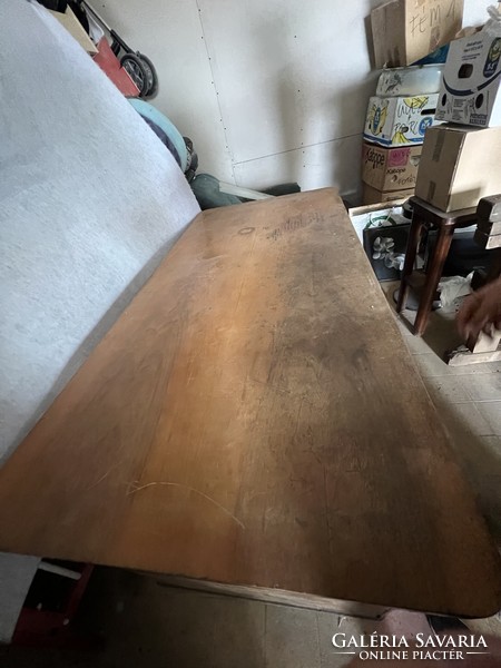 Szecessziós iróasztal fából, polirozásra szorul, lakberendezéshez.9069