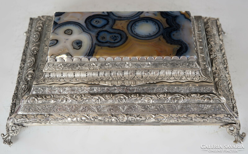 Silver large box with stone inlay on the lid (e05)