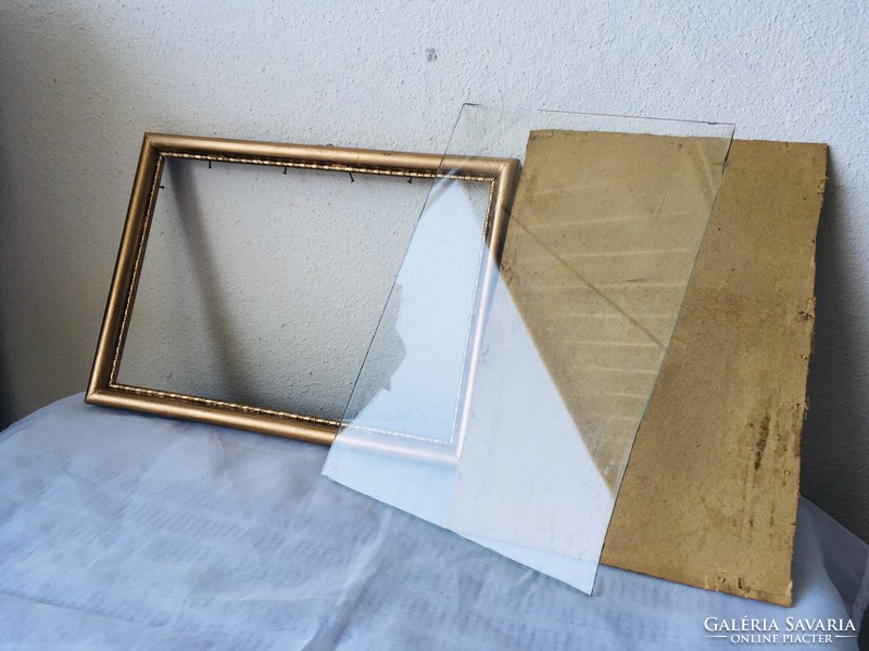 Beautiful golden frame + glass sheet 18x25 cm!