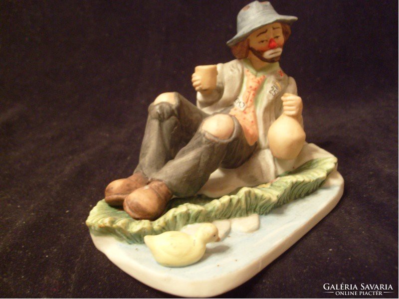This 28 t3 museum cartilage sculpture collection is limited edition of emmett kelly, world famous marked clown