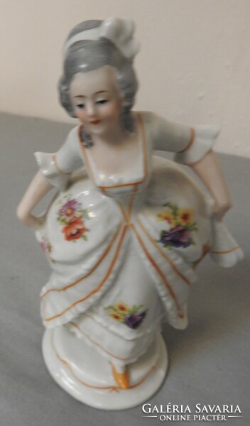 Baroque porcelain woman - Altwien style