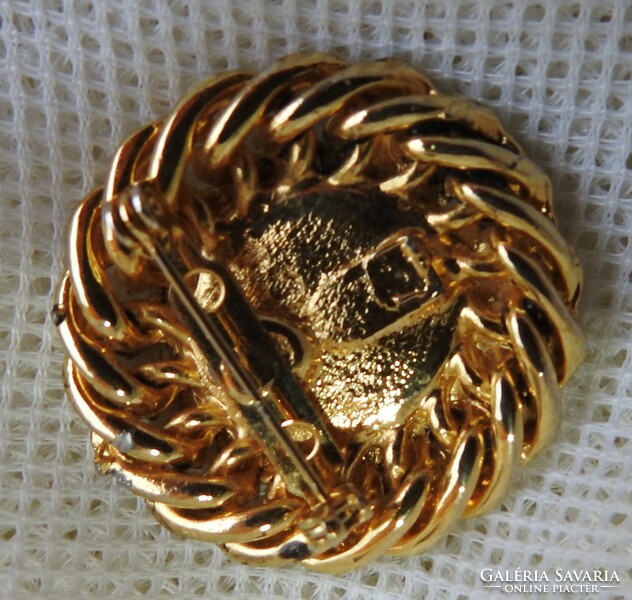 Gold-plated large pearl brooch with safety lock