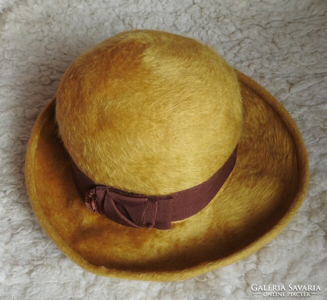 Fashion hall hat shop - old women's fur hat - like new