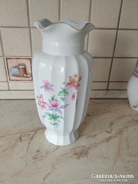 Virágos porcelán váza eladó!