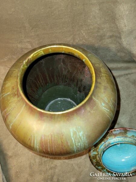 Beautiful Zsolnay eozin lidded vase with shield