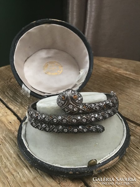 Special silver snake bracelet