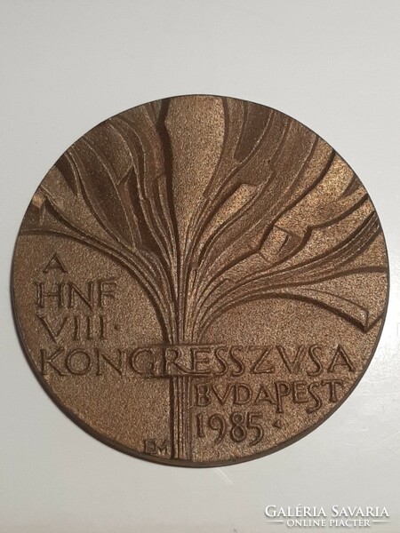 A HNF VIII. Kongresszusa Budapest 1985 bronz plakett  10 cm átmérőjű  szignó