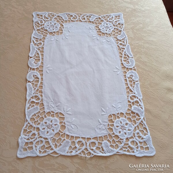 Snow-white, hand-embroidered/crocheted tablecloth, 42 x 28 cm