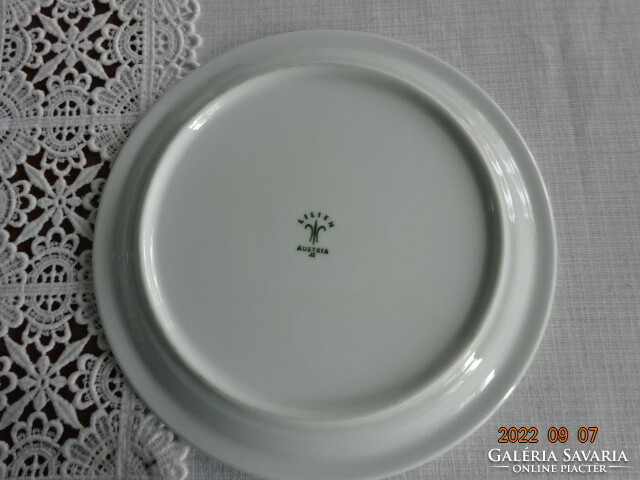 Lilien porcelain Austria, small plate with green pattern, diameter 19 cm. He has!