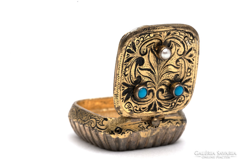 Ezüst aranyozott szelence pill box gyöngy és türkiz kövekkel