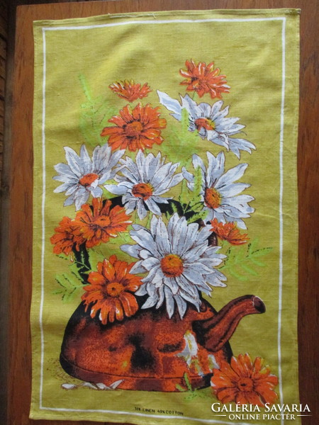Kitchen towel with floral pattern