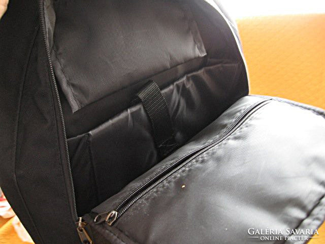 Alphasmart retro háti táska laptophoz is