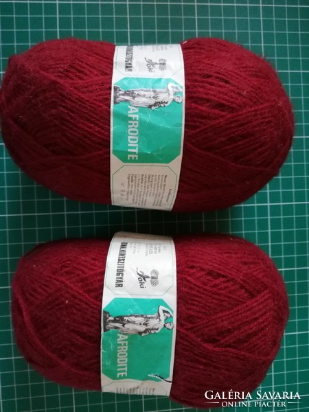100 G burgundy yarn