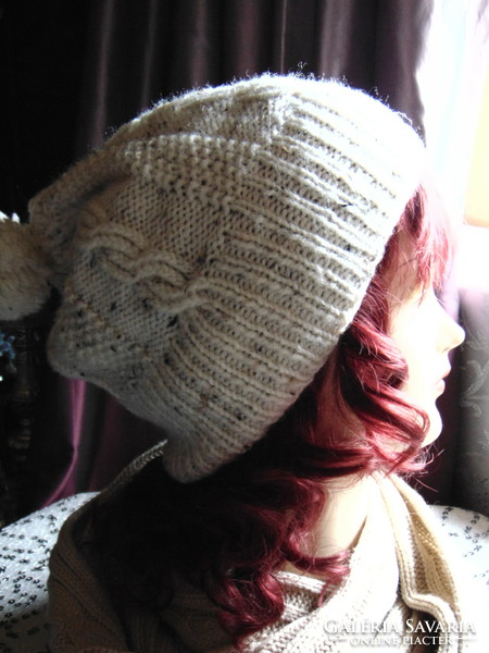 Cream-colored ribbed knit cap