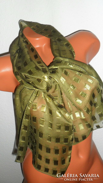 Light, dark green polyester scarf (132 x 35 cm)