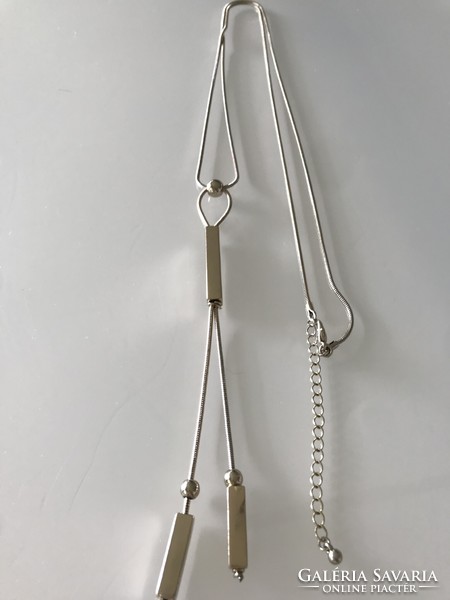Modern nyaklánc hasáb alakú medálokkal, 120 cm hosszú