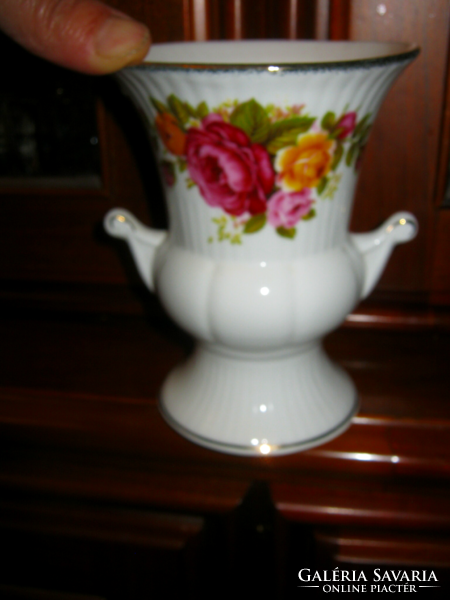 Cottage rose vase