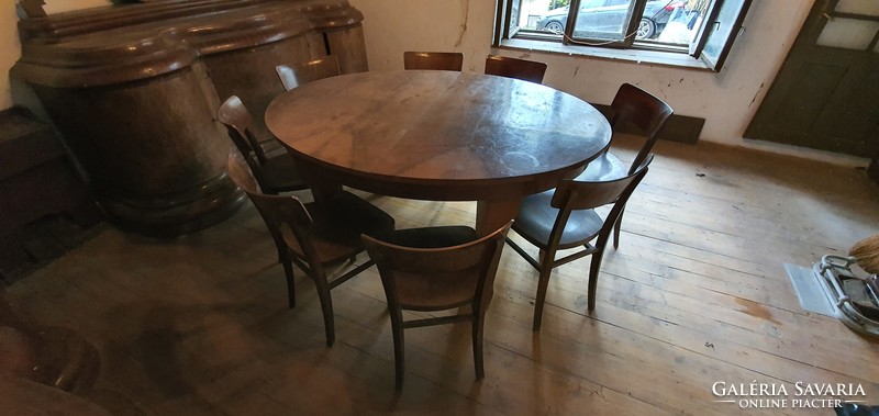 Széthúzható antik étkezőasztal 8 székkel
