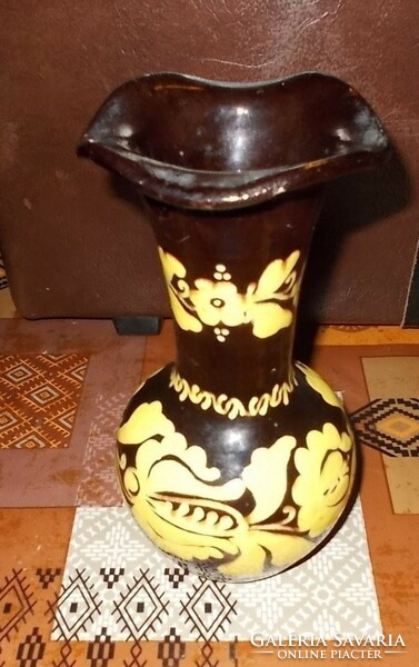 Fejes Sándor jelzésű kerámia váza.1945-ből