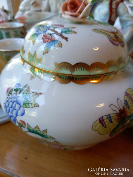 Biscuit holder with Victoria pattern from Herend.