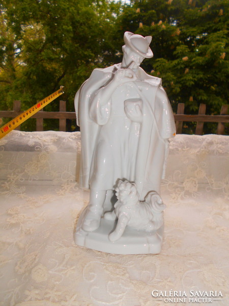 Shepherd feeding her dog with a white showcase figure from Herend 21 cm