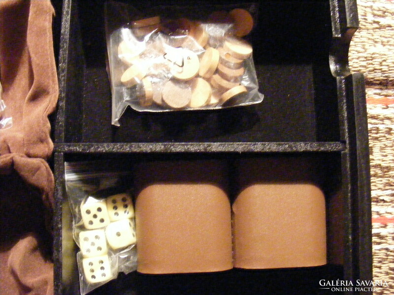 Klasszikus játékok szett fából - sakk, dáma, backgammon, kártya, cribbage, dobókocka és dominó
